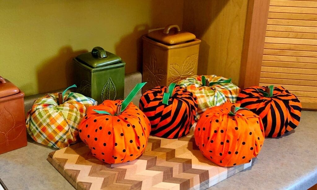 DIY No-Sew Fall Craft