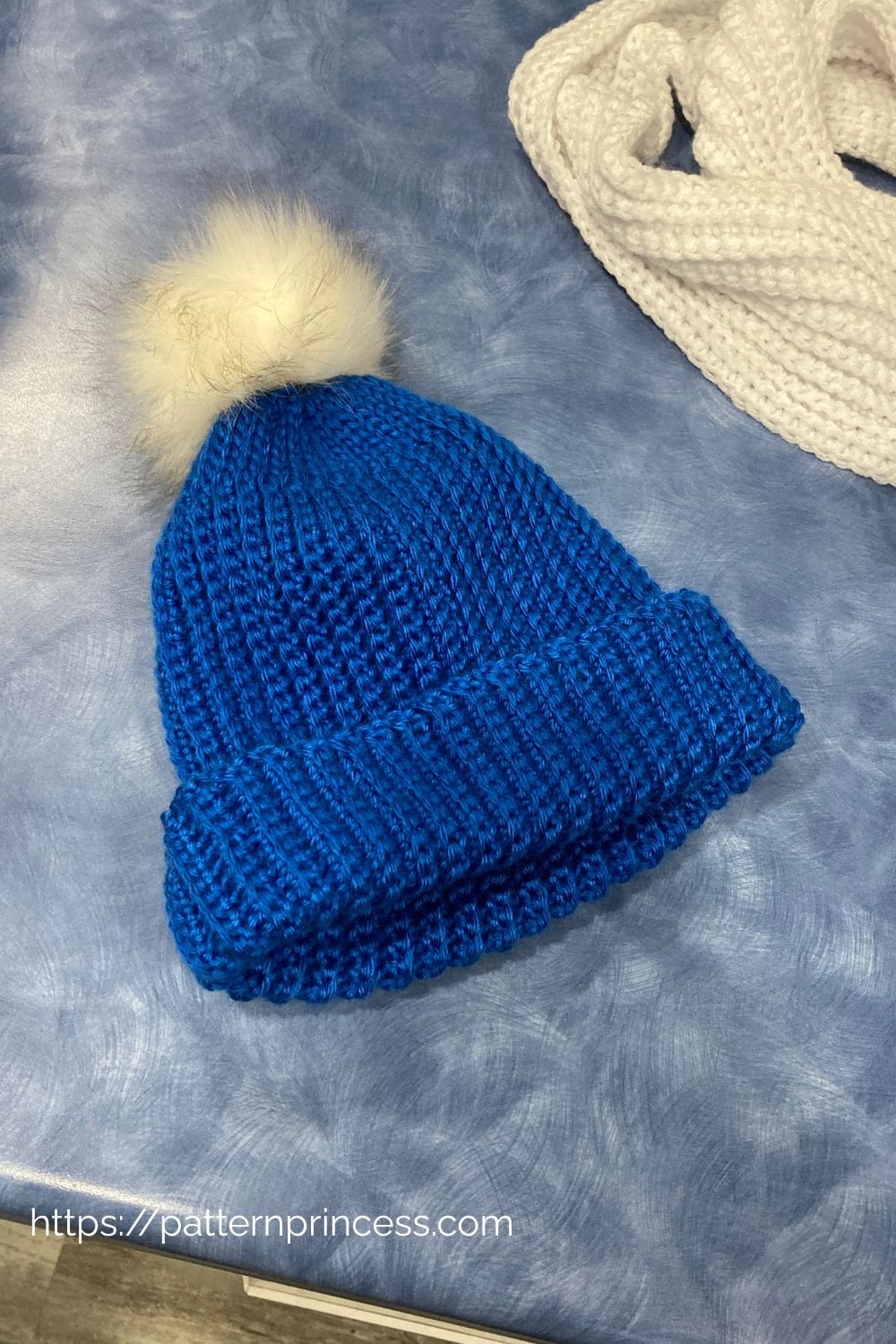 An Easy Beginner Crochet Ribbed Beanie